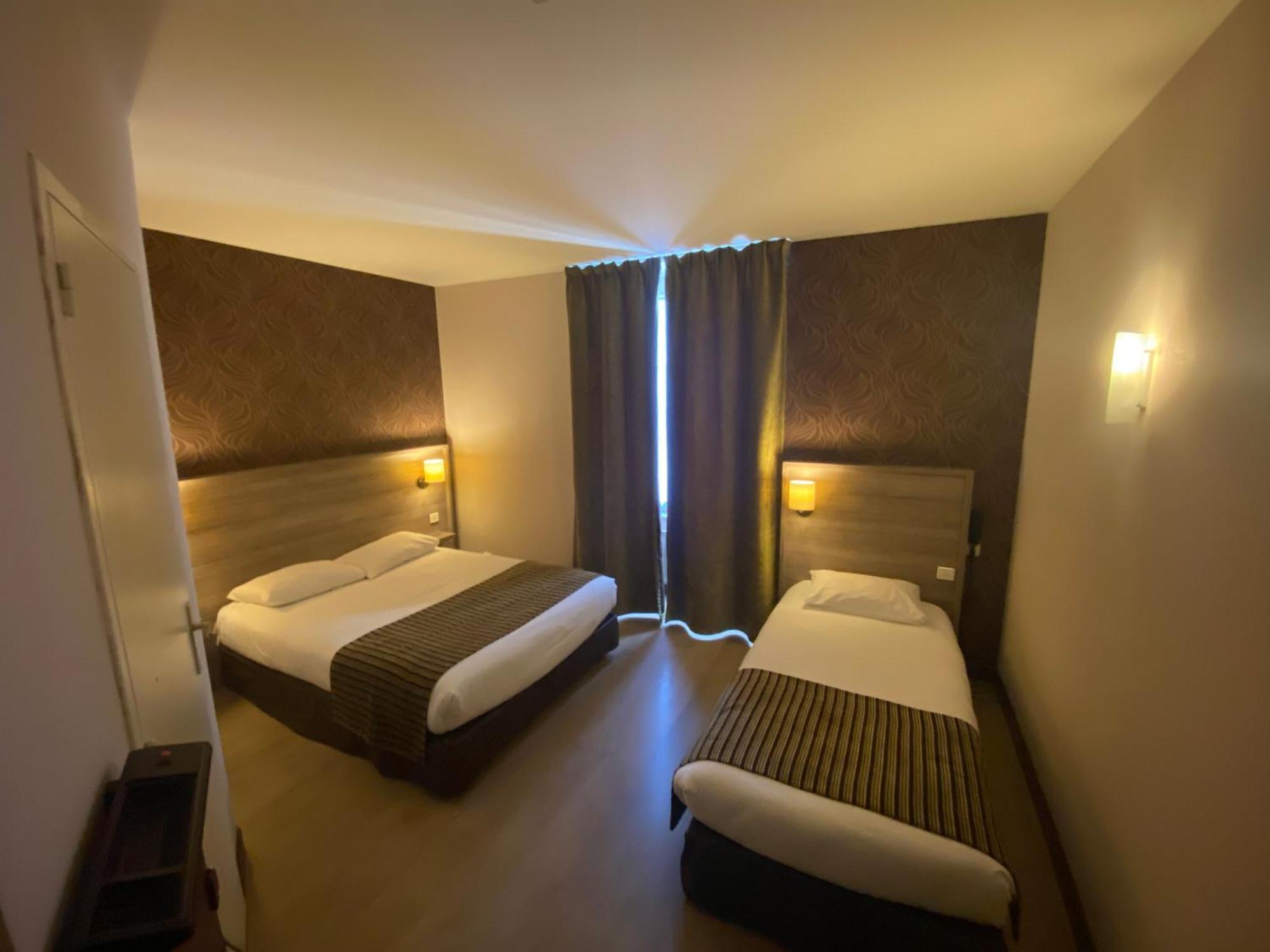 Logis Hotel Le Saint Georges Vivonne Phòng bức ảnh