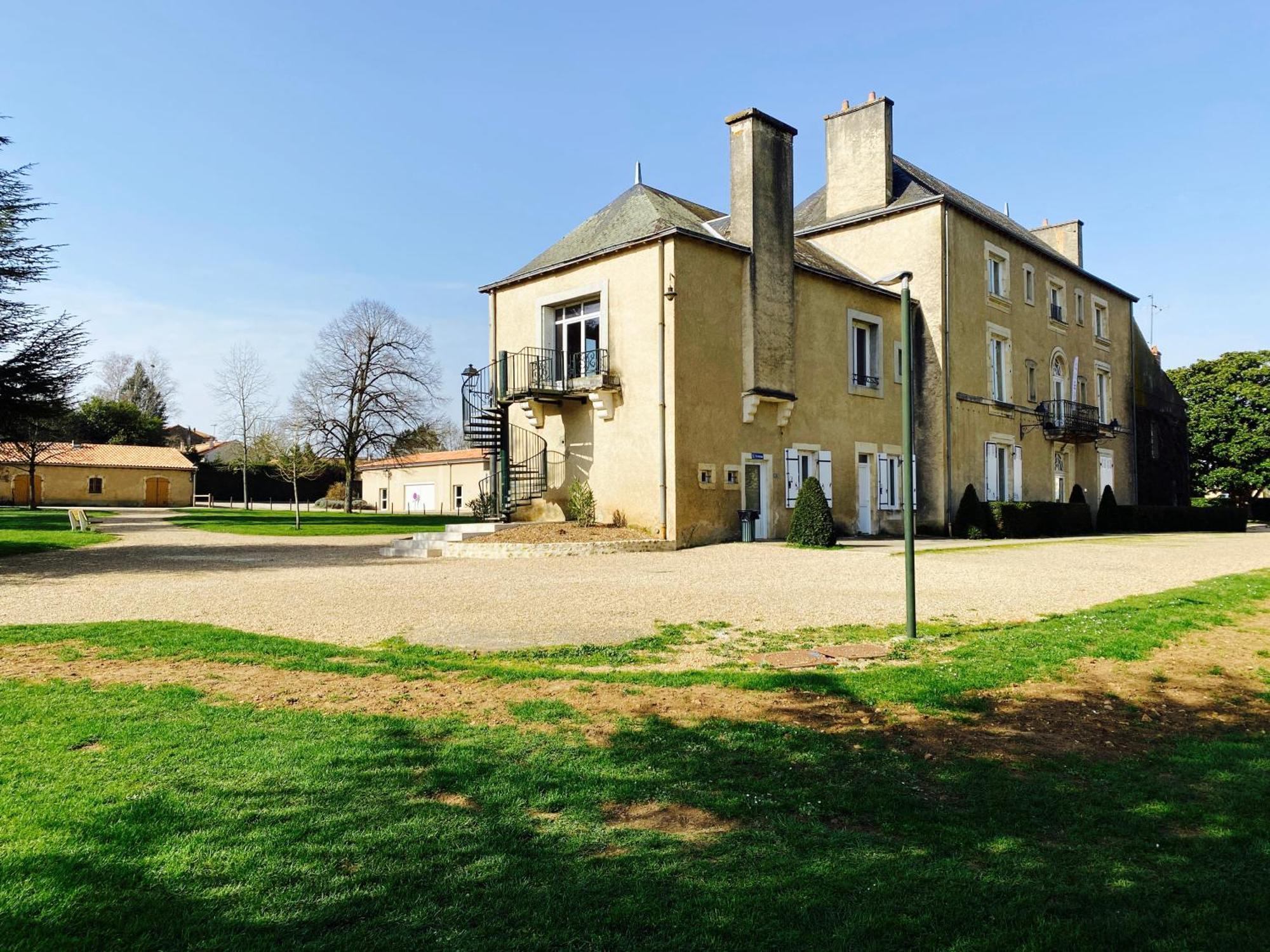 Logis Hotel Le Saint Georges Vivonne Ngoại thất bức ảnh