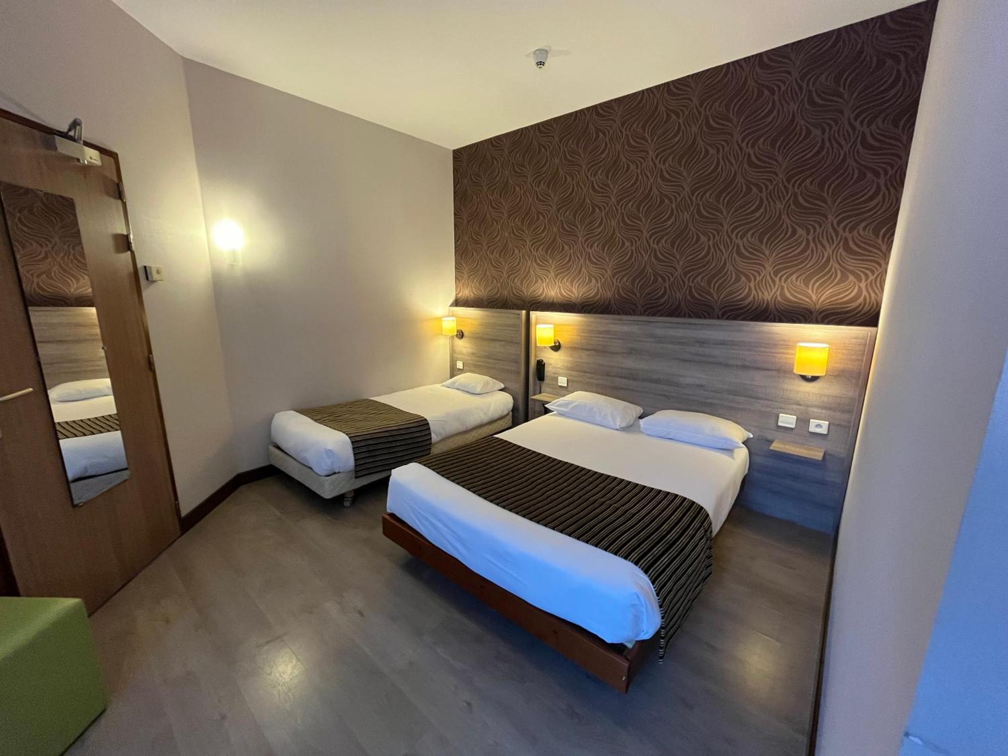 Logis Hotel Le Saint Georges Vivonne Ngoại thất bức ảnh
