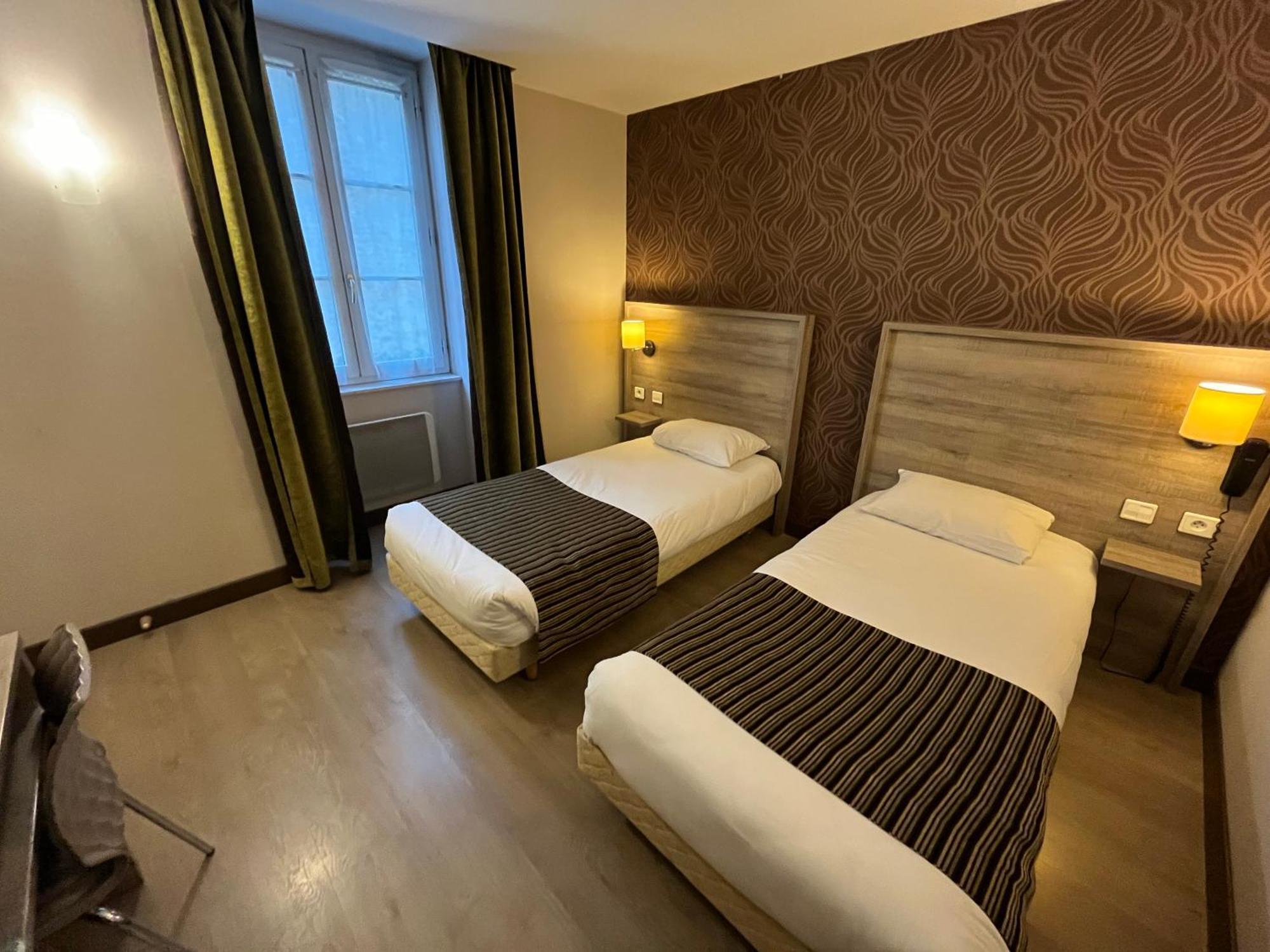 Logis Hotel Le Saint Georges Vivonne Ngoại thất bức ảnh
