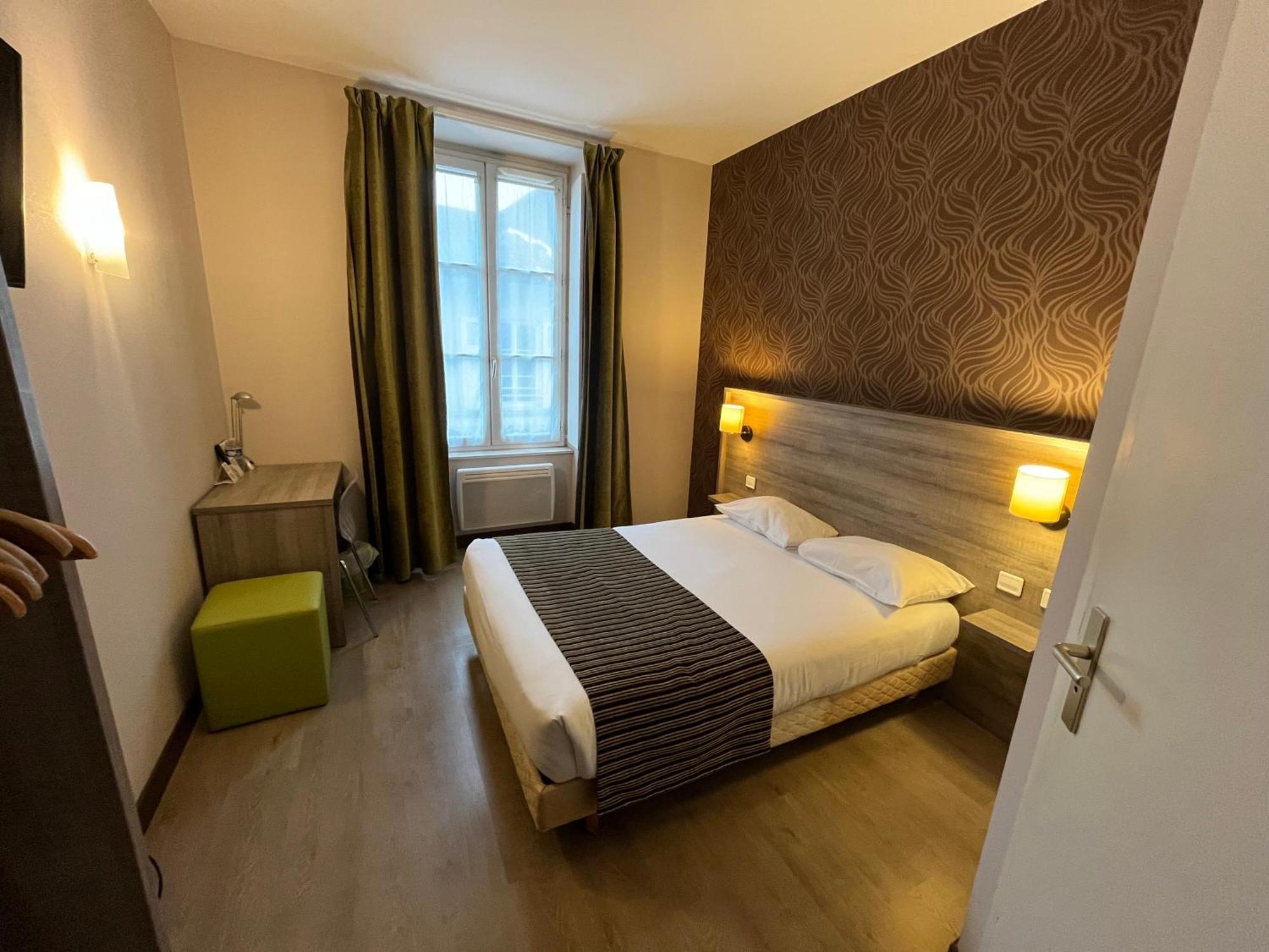 Logis Hotel Le Saint Georges Vivonne Ngoại thất bức ảnh